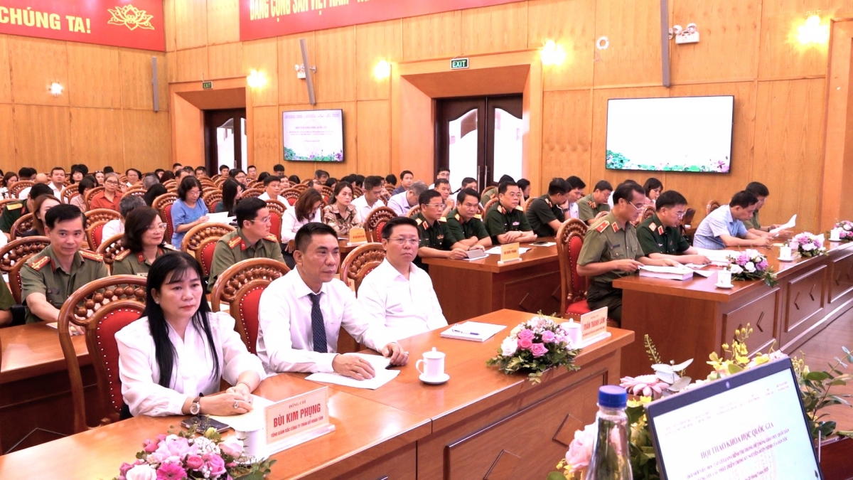 Các đại biểu tham dự hội thảo.