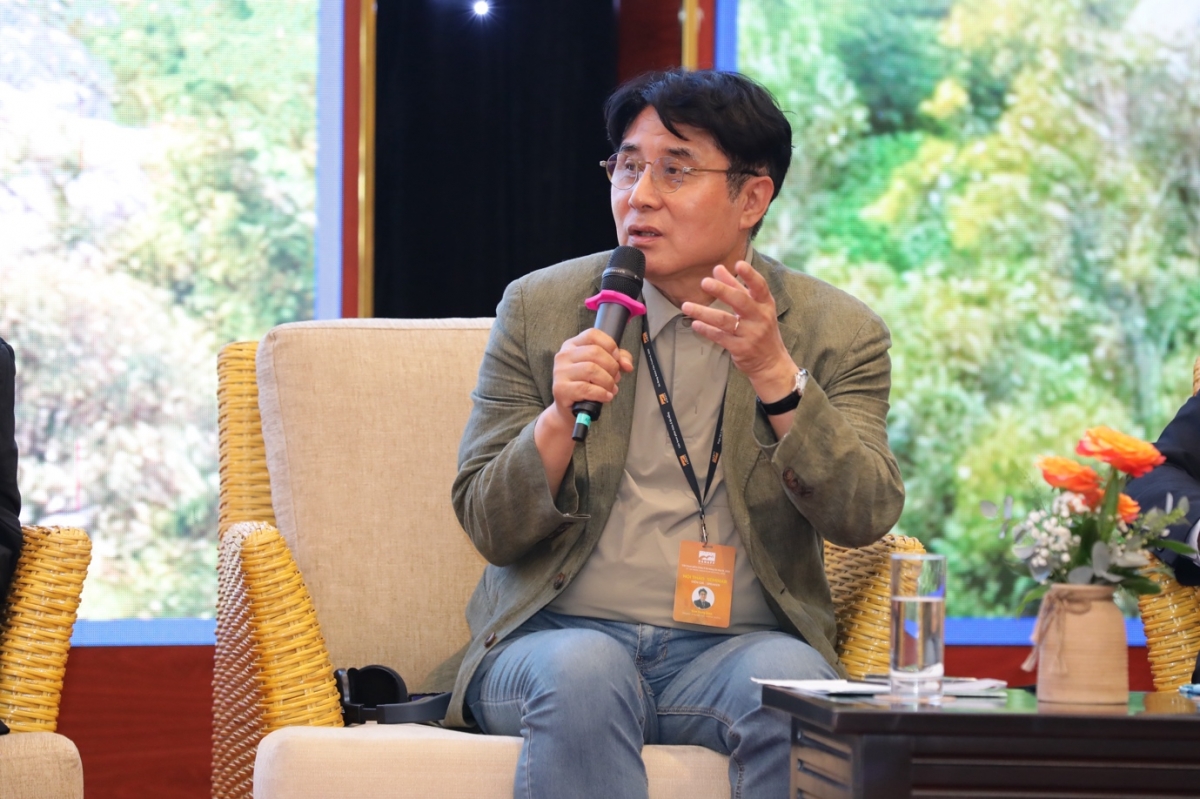 Ông Kim Hong Joon - Giám đốc Viện Lưu trữ phim Hàn Quốc tại buổi Hội thảo “Điện ảnh Hàn Quốc: Bài học thành công quốc tế và kinh nghiệm phát triển công nghiệp điện ảnh” tại Liên hoan phim châu Á Đà Nẵng lần thứ Ba, 2025