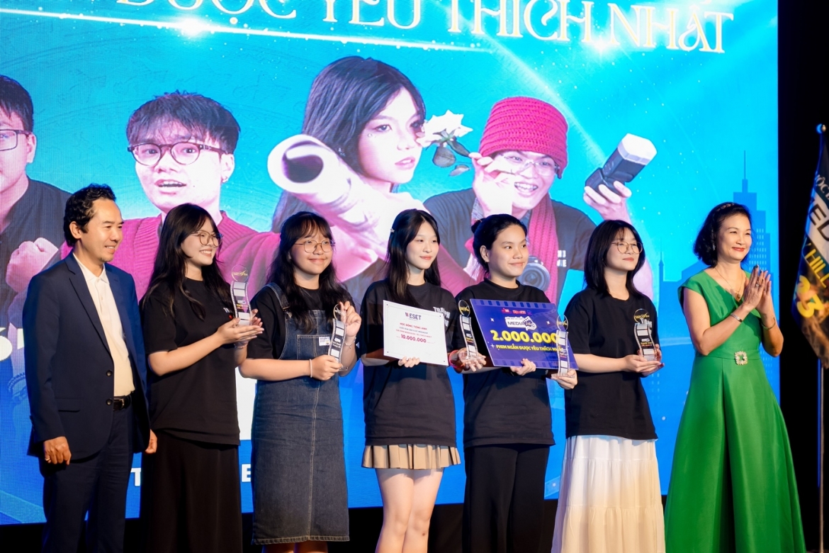 Phim được yêu thích nhất: "Tách"