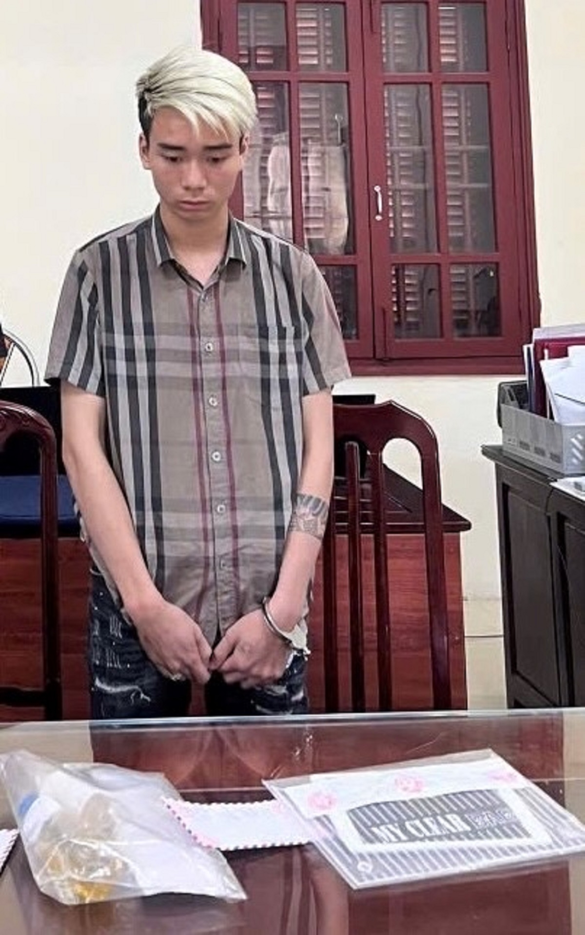  Đối tượng Đào Văn Khương cùng tang vật. Ảnh: CTV