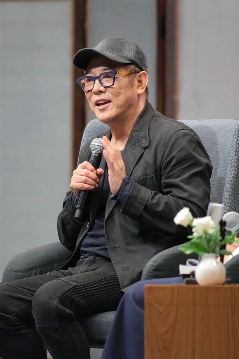 Lý Liên Kiệt xuất hiện gầy gò, phủ nhận tin đồn bệnh nặng và sắp qua đời