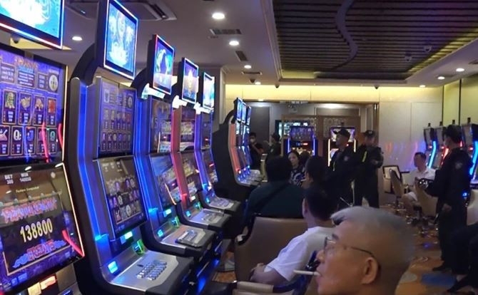 Bên trong sòng bạc ở King Club. Ảnh: Công an cung cấp