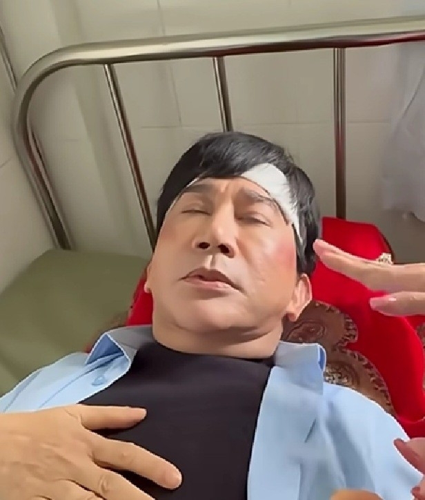 Hình ảnh nam nghệ sĩ nhập viện thực chất chỉ là cảnh quay trong phim.