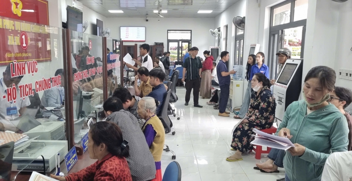 Số lượng người dân đến các Trung tâm phục vụ hành chính công ở một số xã, phường tại Lâm Đồng tăng mạnh so với tuần trước.
 