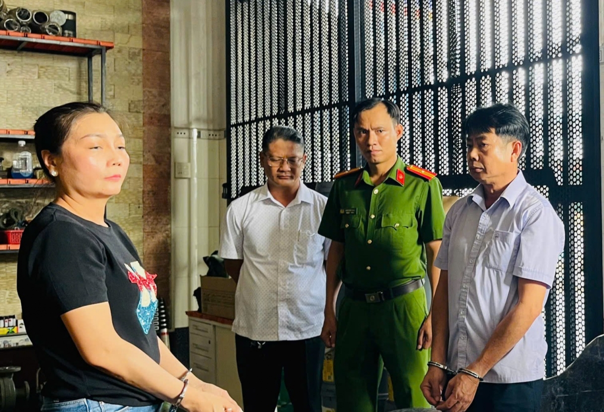 Cặp vợ chồng lừa đảo, chiếm đoạt hơn 27 tỷ đồng bị khởi tố, bắt tạm giam.