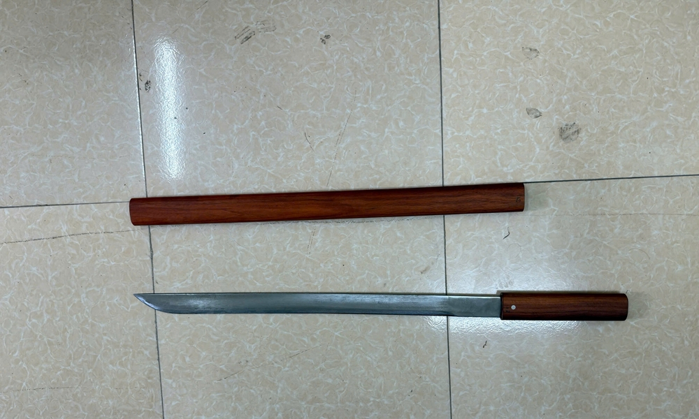 Dao, kiếm các đối tượng mang theo