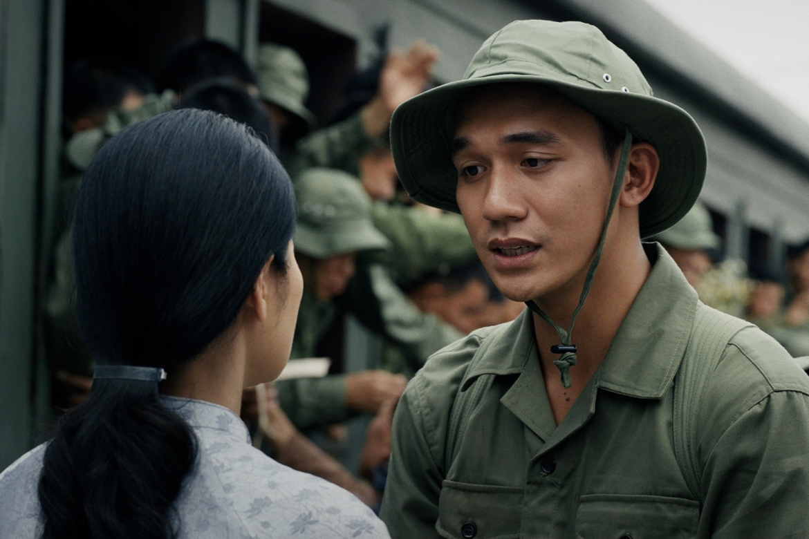 Cảnh trong phim "Mưa đỏ"