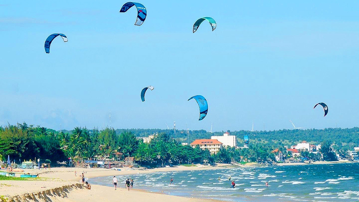 NatGeo Traveller đánh giá Mũi Né là điểm đến du lịch biển sống động và đầy ắp sắc màu cuộc sống của ngư dân bản địa. (Ảnh: Báo Bình Thuận)