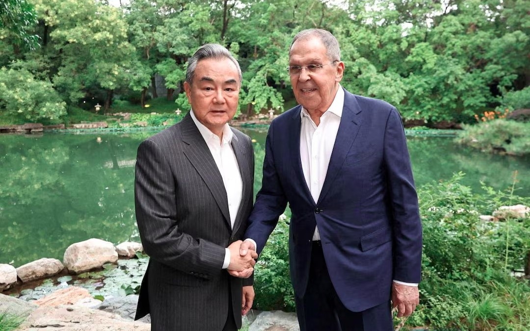 Các Ngoại trưởng Vương Nghị (trái) và Sergey Lavrov tại Bắc Kinh, Trung Quốc. Ảnh: Bộ Ngoại giao Nga.