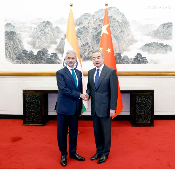 Ngoại trưởng Trung Quốc Vương Nghị hội đàm với Ngoại trưởng Ấn Độ Subrahmanyam Jaishankar tại Bắc Kinh. Ảnh: Bộ Ngoại giao Trung Quốc