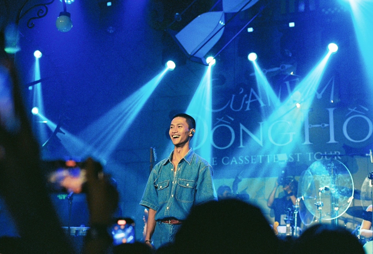 Nguyễn Hùng chọn một hướng đi trái ngược với thị trường âm nhạc Việt, đó là trở về với sự giản dị, mộc mạc. (Ảnh: Facebook nhân vật)