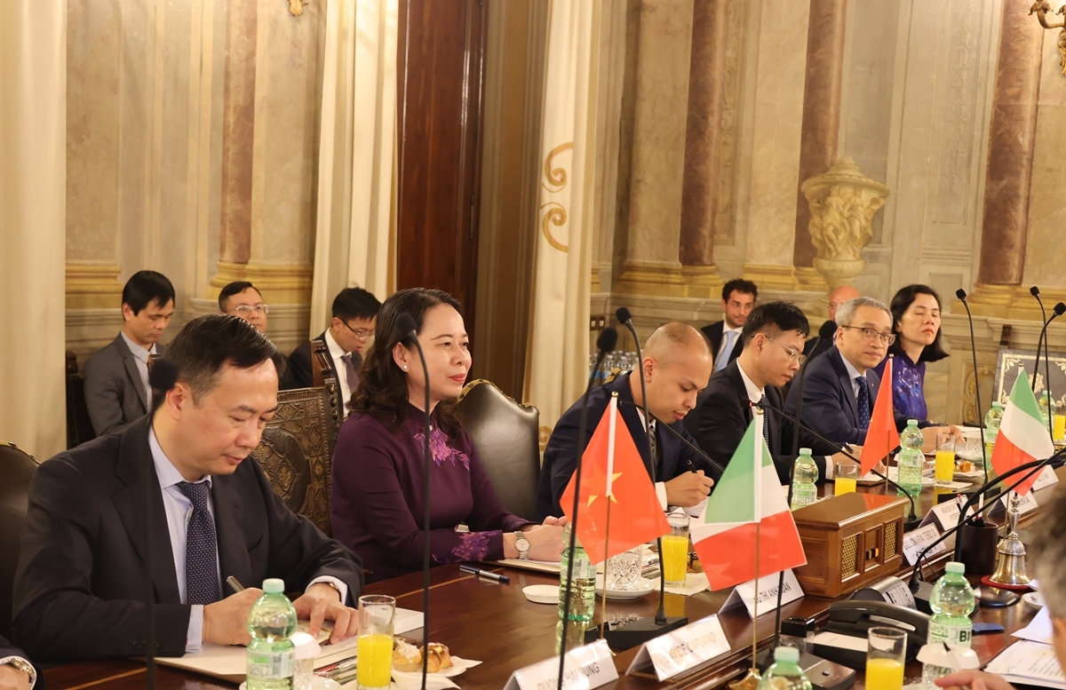 Phó Chủ tịch nước Võ Thị Ánh Xuân hội kiến thượng sĩ Giulio Terzi, Chủ tịch Ủy ban chính sách EU của Thượng viện Italy. (Ảnh: BNG)