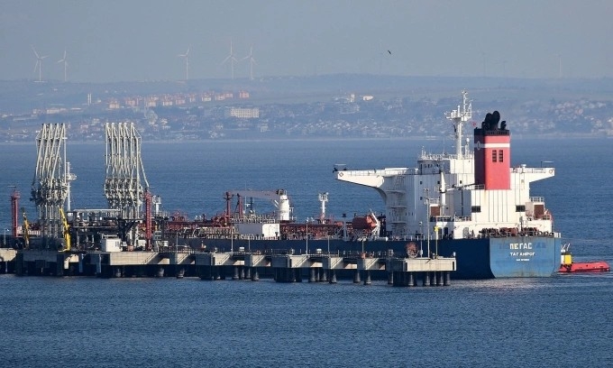 Tàu chở dầu Pegas treo cờ Nga tại Marmara Ereglisi, Thổ Nhĩ Kỳ, ngày 16/1/2022. (Ảnh minh họa: Reuters)