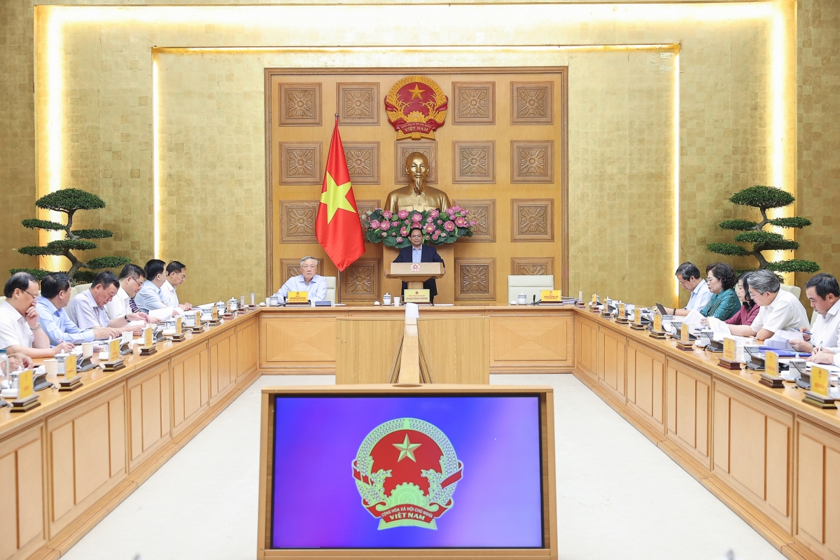 Thủ tướng Phạm Minh Chính yêu cầu lãnh đạo các bộ, ngành, cơ quan tập đề xuất nhiệm vụ, giải pháp để hệ thống hành chính hoạt động thông suốt, liên tục, hiệu năng, hiệu lực, hiệu quả. Ảnh: VGP/Nhật Bắc