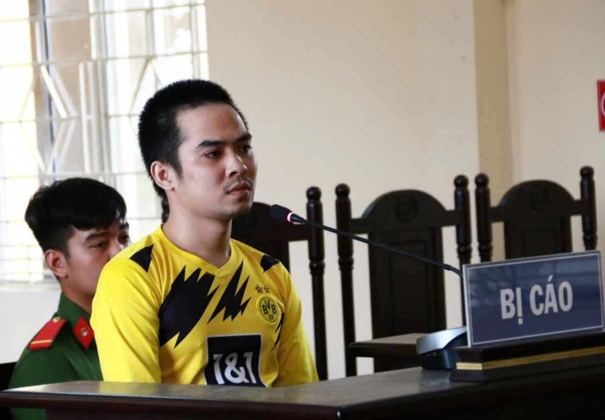 Phan Vũ Anh Phong tại tòa.