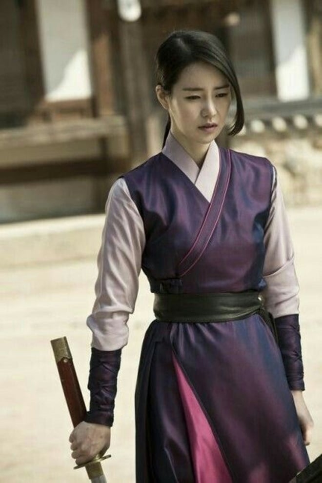 Trước khi gây ấn tượng mạnh với "The Glory", vai diễn của Lim Ji Yeon trong "The Royal Gambler" được đánh giá là không có điểm nhấn. Nhân vật của cô là một y sư, ít lời thoại và không ảnh hưởng gì đến mạch phim. Dù có tạo hình đẹp, ánh mắt buồn, diễn xuất của cô lại là điểm trừ lớn. Các nhà phê bình mô tả diễn xuất của Lim Ji Yeon một màu, đặc biệt là trong những cảnh đòi hỏi chiều sâu cảm xúc.