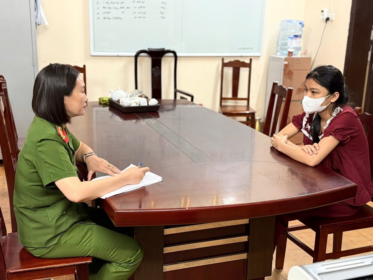 Cơ quan Cảnh sát điều tra Công an tỉnh Phú Thọ lấy lời khai đối tượng. Ảnh: Anh Thu