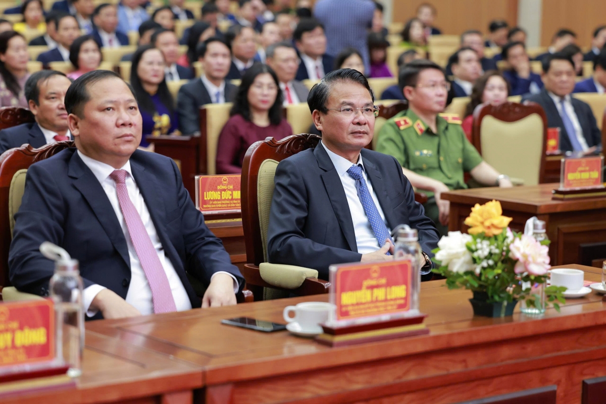 Ông Đặng Xuân Phong - Bí thư Tỉnh ủy Phú Thọ và ông Nguyễn Phi Long - Phó Bí thư Thường trực Tỉnh ủy dự hội nghị. Ảnh phutho.gov.