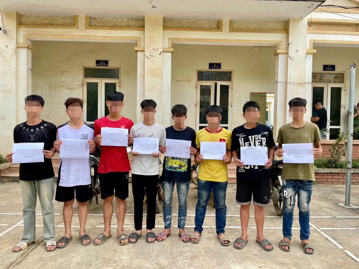 Nhóm đối tượng bị triệu tập. Ảnh: Trần Hải.