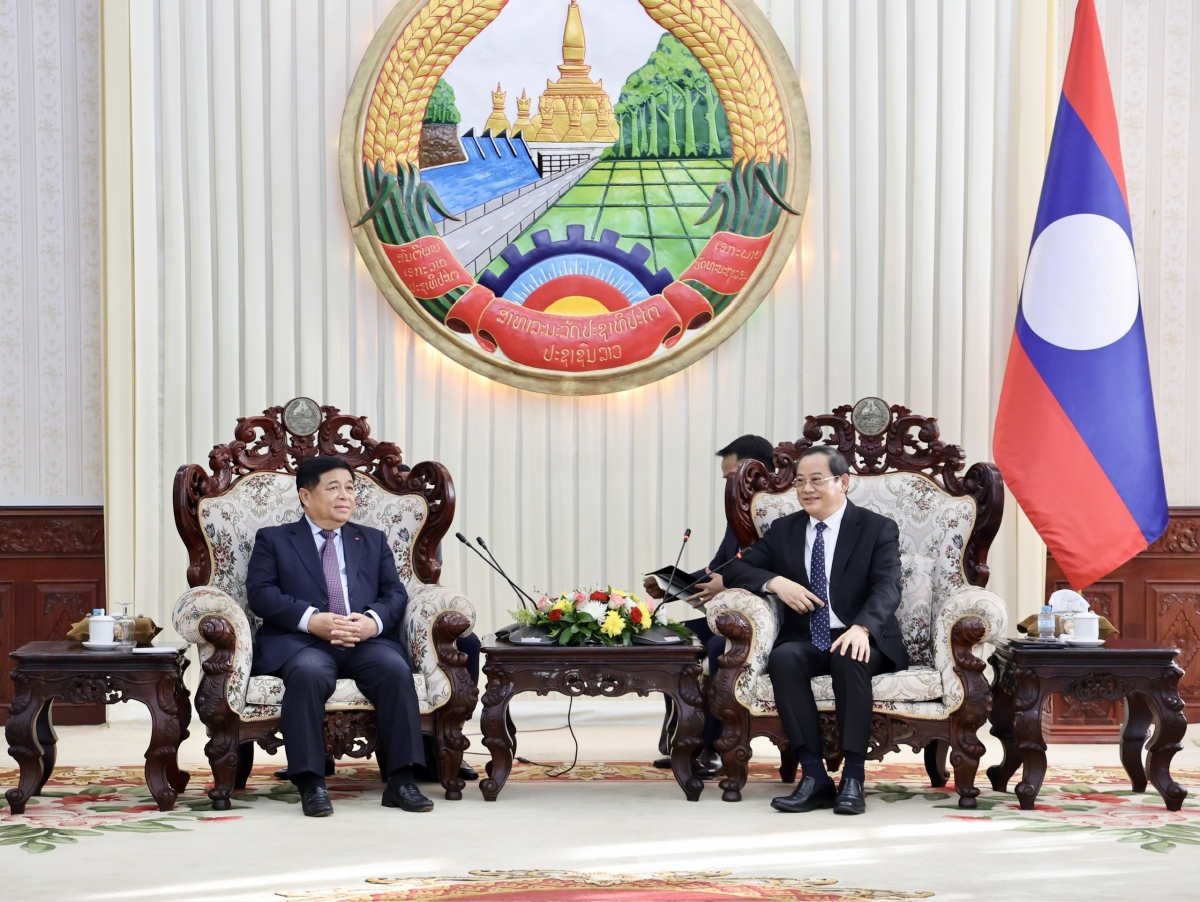 Phó Thủ tướng Chính phủ Nguyễn Chí Dũng đến chào Thủ tướng Chính phủ Lào Sonexay Siphandone