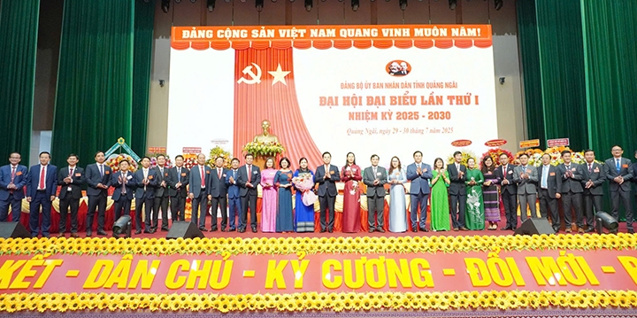 Ra mắt Ban Chấp hành Đảng bộ UBND tỉnh Quảng Ngãi nhiệm kỳ mới
