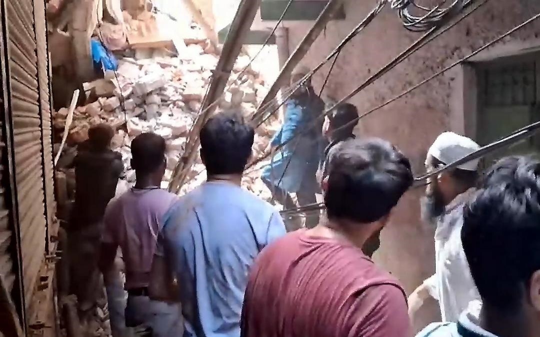 Hiện trường vụ sập nhà ở New Delhi. Ảnh: PTI.