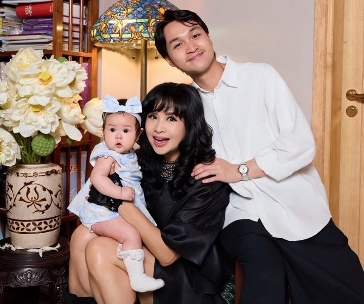 NSND Thanh Lam vừa chia sẻ những dòng tâm sự nhân ngày sinh nhật của con trai - nghệ sĩ dương cầm Nguyễn Đăng Quang. Quý tử nhà diva Thanh Lam không chỉ điển trai mà còn rất tài năng khi đạt được nhiều giải thưởng âm nhạc quốc tế và có những buổi biểu diễn lớn.