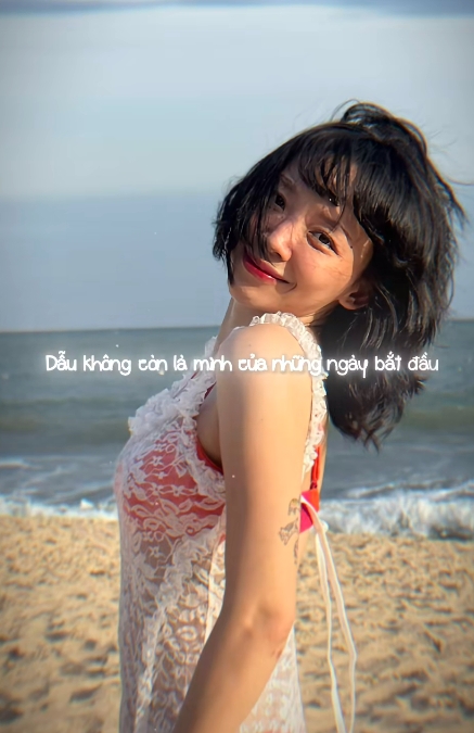 Ca sĩ Tóc Tiên và Hoàng Touliver được đánh giá là một trong những cặp đôi đẹp của Vbiz. Tuy nhiên thời gian qua, cả hai bị soi dấu hiệu lạ khi không còn thấy xuất hiện bên nhau. Gần đây, bà xã Touliver liên tục có những động thái lạ, đăng tải nhiều khoảnh khắc thể hiện sự buồn bã cô đơn.