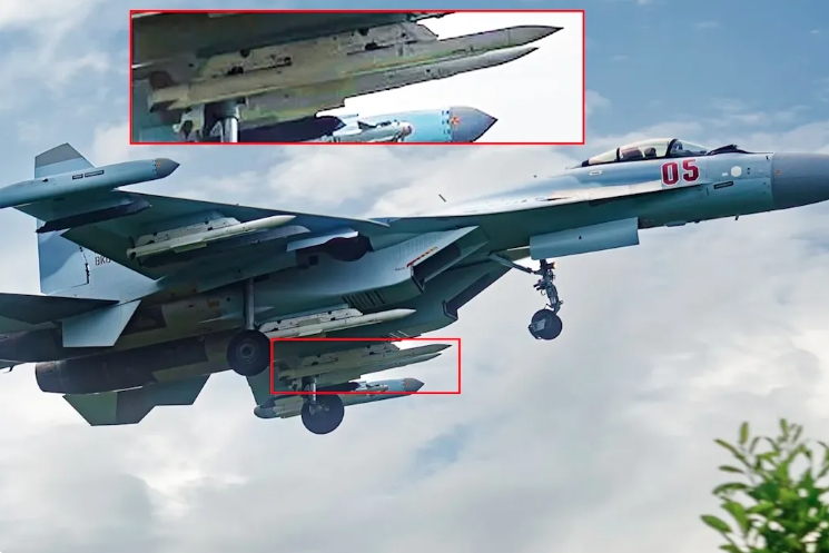 Tên lửa R-77M được treo dưới cánh máy bay chiến đấu của Nga. Ảnh: War Zone