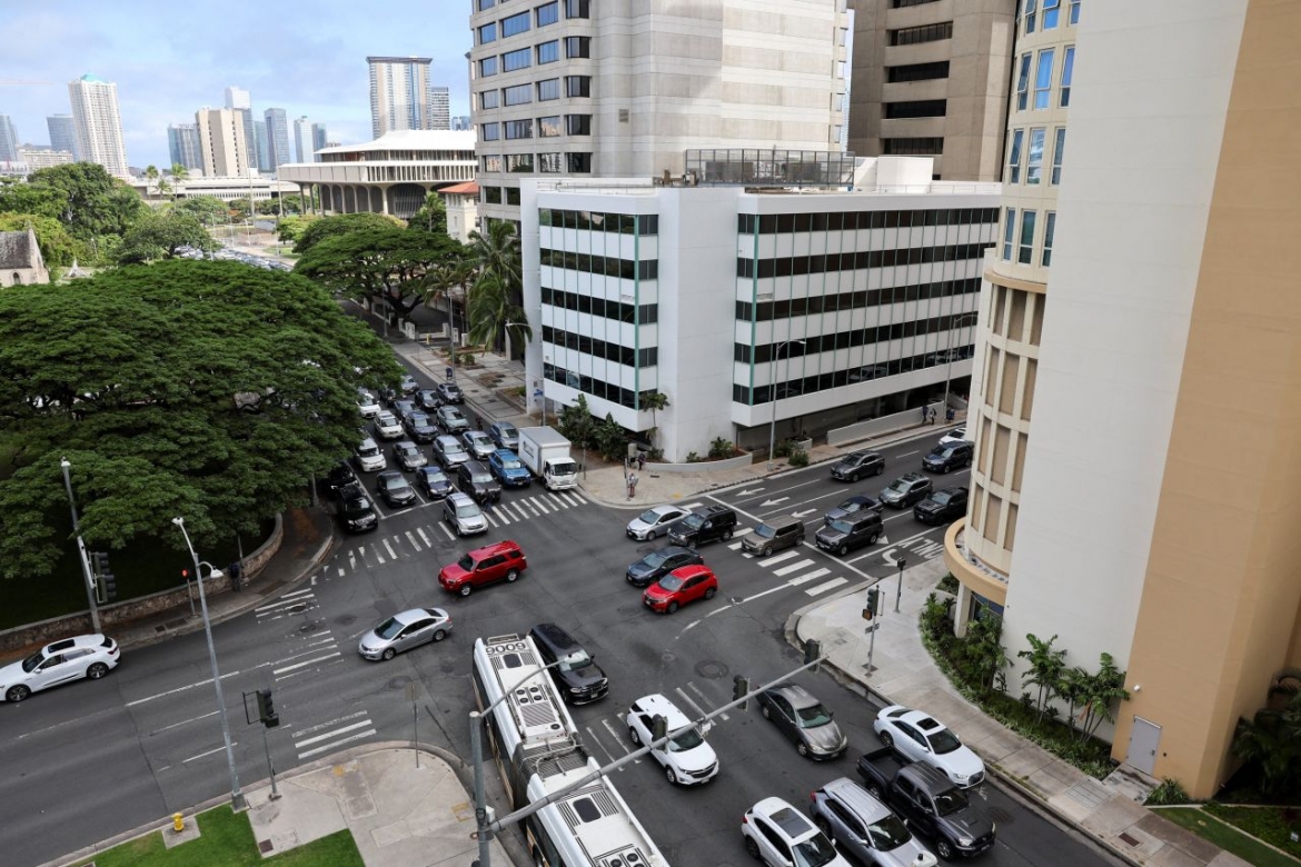 Tình trạng giao thông ở Honolulu của Hawaii sau khi giới chức cảnh báo người dân về khả năng xảy ra sóng thần có sức tàn phá, sau trận động đất trước đó xảy ra ngoài khơi Bán đảo Kamchatka ở vùng Viễn Đông nước Nga. Ảnh: Reuters