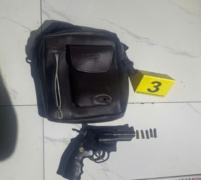 Tang vật phạm pháp.