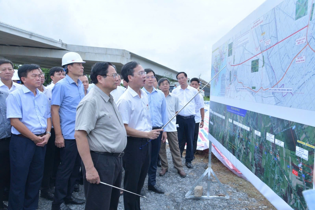Thủ tướng kiểm tra tiến độ Dự án thành phần 1 Cao Lãnh – An Hữu