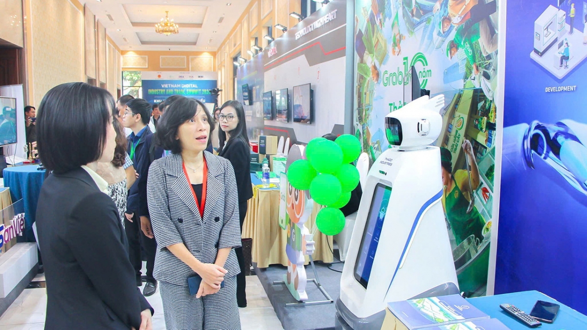 TMĐT xuyên biên giới mở ra cơ hội xuất khẩu mới, nhưng cũng đặt ra thách thức cho doanh nghiệp. Ảnh: PV