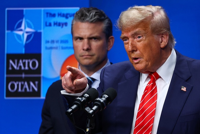 Tổng thống Mỹ Donald Trump và Bộ trưởng Quốc phòng Pete Hegseth tại Hội nghị thượng đỉnh NATO ở The Hague, Hà Lan. Ảnh: Reuters