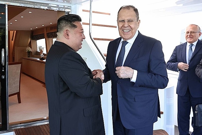Chủ tịch Đảng Lao động Triều Tiên Kim Jong-un và Ngoại trưởng Nga Sergei Lavrov tại cuộc gặp ở Wonsan (Ảnh: Bộ Ngoại giao Nga)