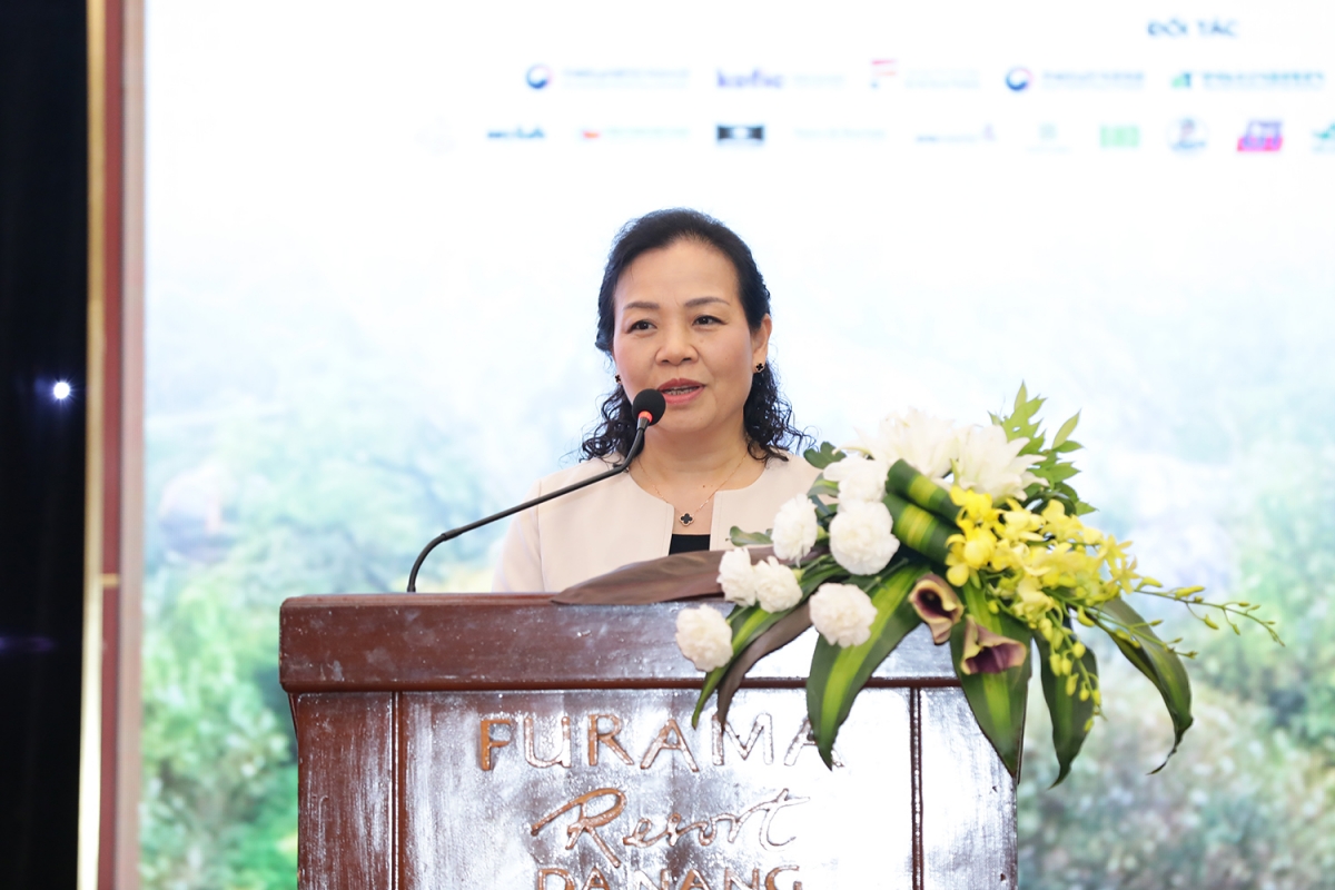 TS Ngô Phương Lan