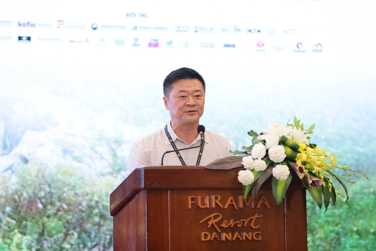 Nhà sản xuất Charles Kim