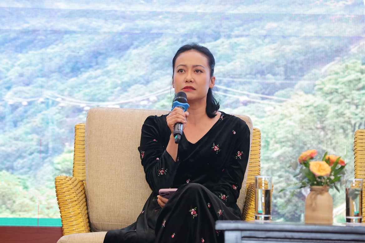 Diễn viên Hồng Ánh