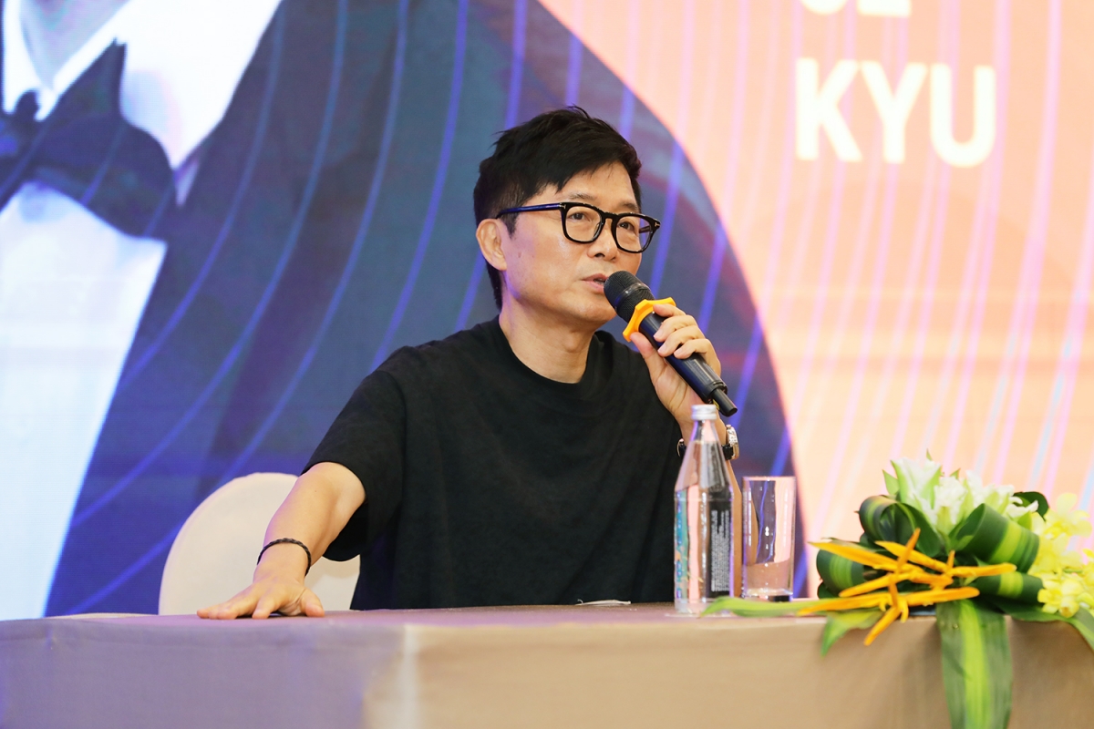 Đạo diễn Kang Je Kyu