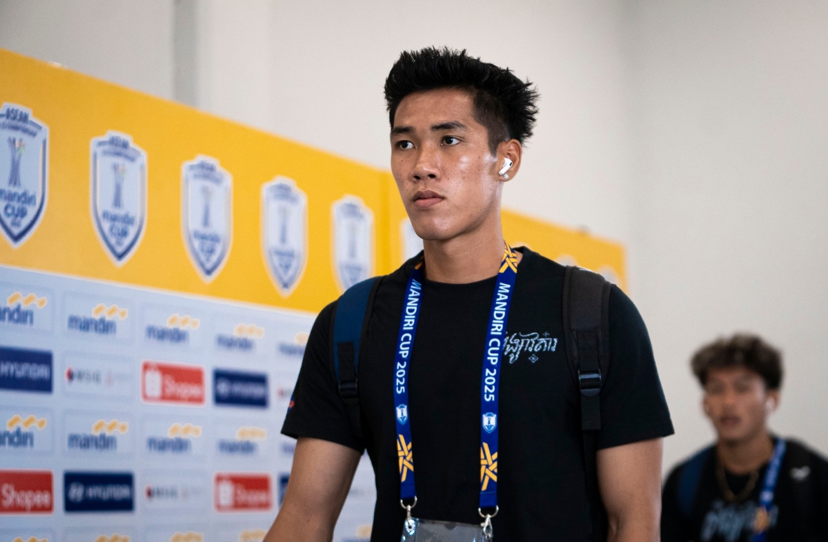 Các cầu thủ Campuchia tiến vào sân đấu. (Ảnh: FFC). 