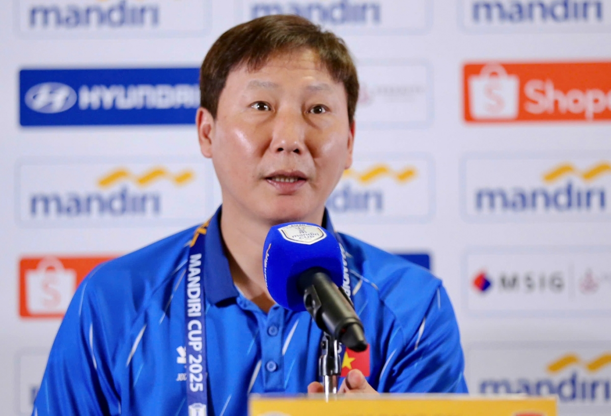 HLV Kim Sang Sik chỉ ra điều U23 Việt Nam cần cẩn trọng ở bán kết. (Ảnh: VFF)