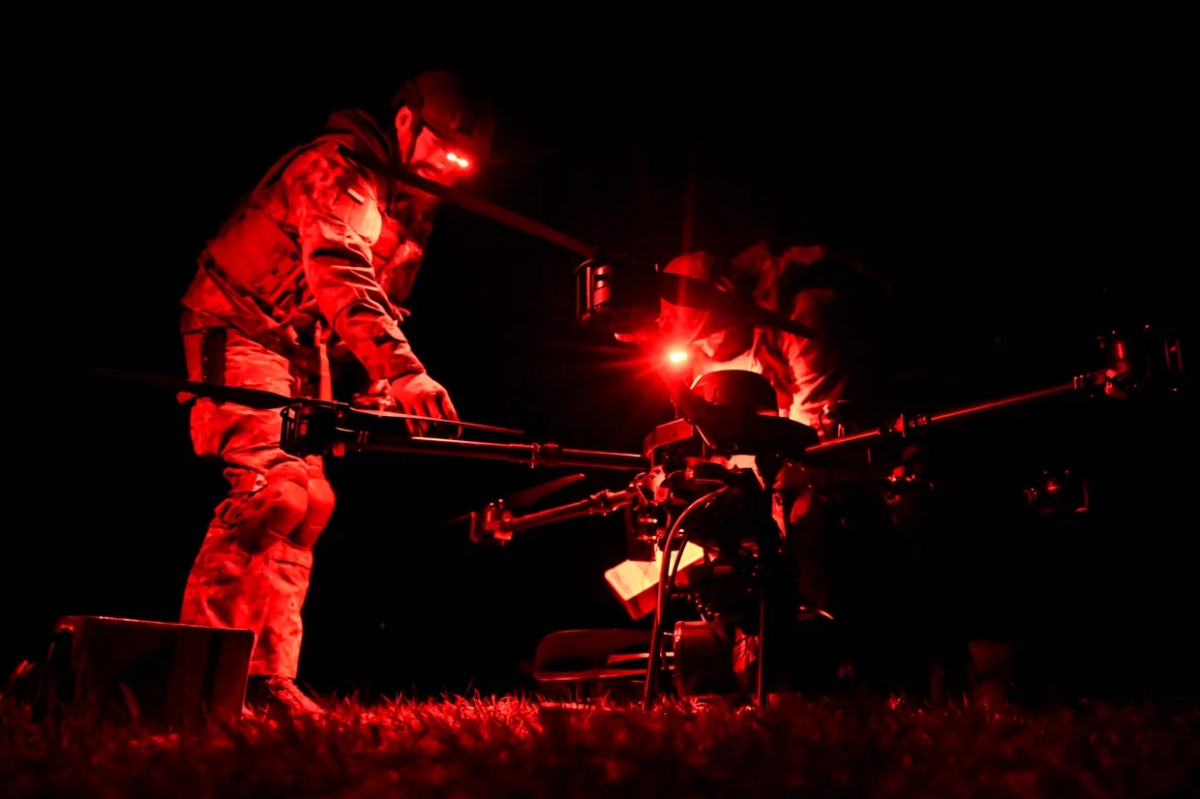 Binh sĩ Ukraine phóng UAV Vampire tại hướng Zaporizhzhia, Ukraine, ngày 28/4/2025. Ảnh: Ukrinform