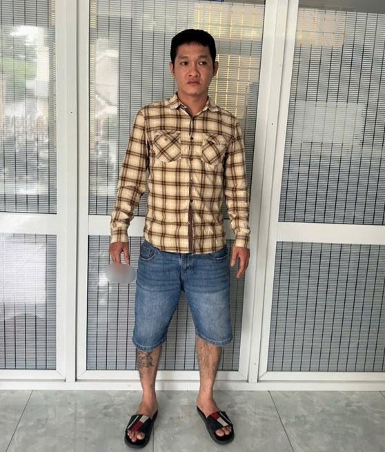 Đối tượng Võ Quốc Vinh đến cơ quan công an đầu thú về hành vi phạm pháp