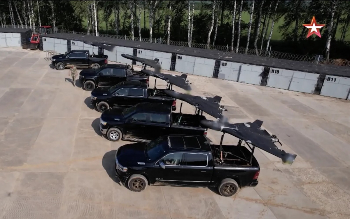 Các UAV Nga đặt trên xe bán tải. Ảnh: Zvezda.