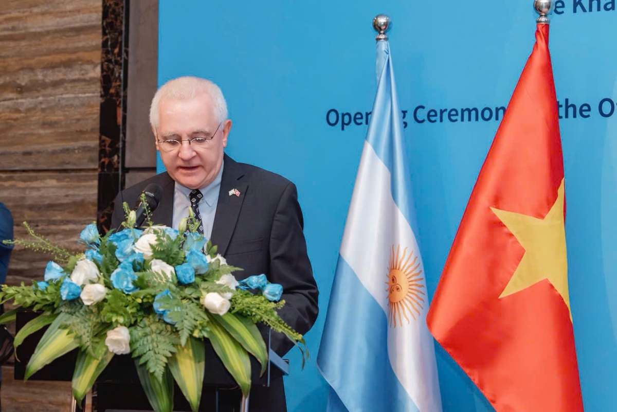 Đại sứ Đặc mệnh Toàn quyền Cộng hòa Argentina tại Việt Nam, ông Marcos A. Bednarski phát biểu tại lễ Khai trương Văn Phòng Công - Nông Nghiệp tại Hà Nội