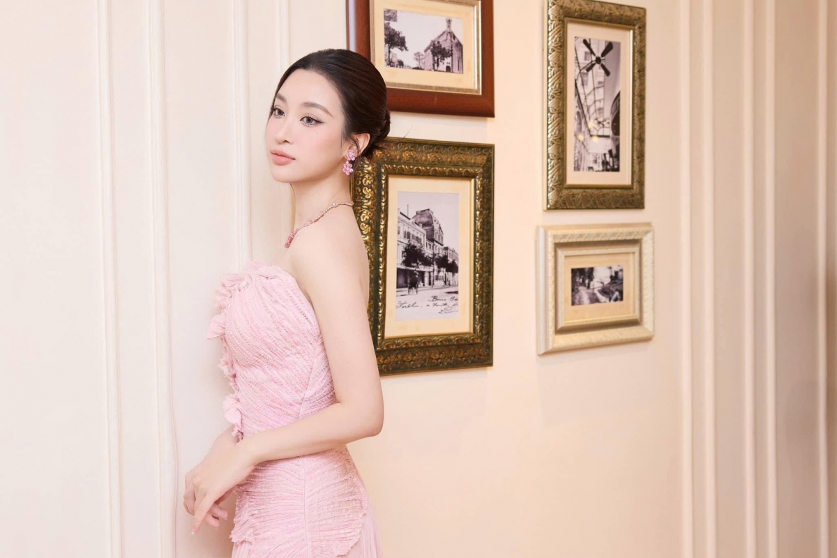 Nhiều người ngưỡng mộ cô vì sự tinh tế, bền bỉ, và cách giữ được bình yên trong thế giới đầy sóng gió.