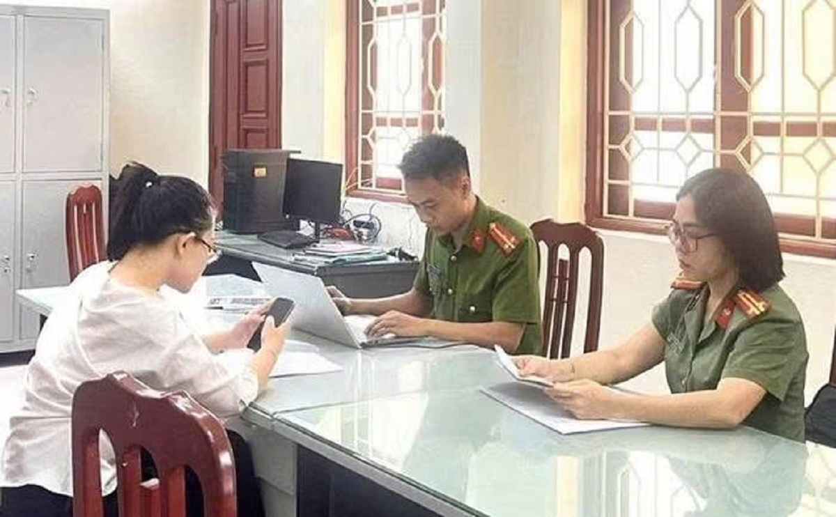 Công an phường Tam Điệp, Ninh Bình làm việc với chị Phạm Ngọc Kim N