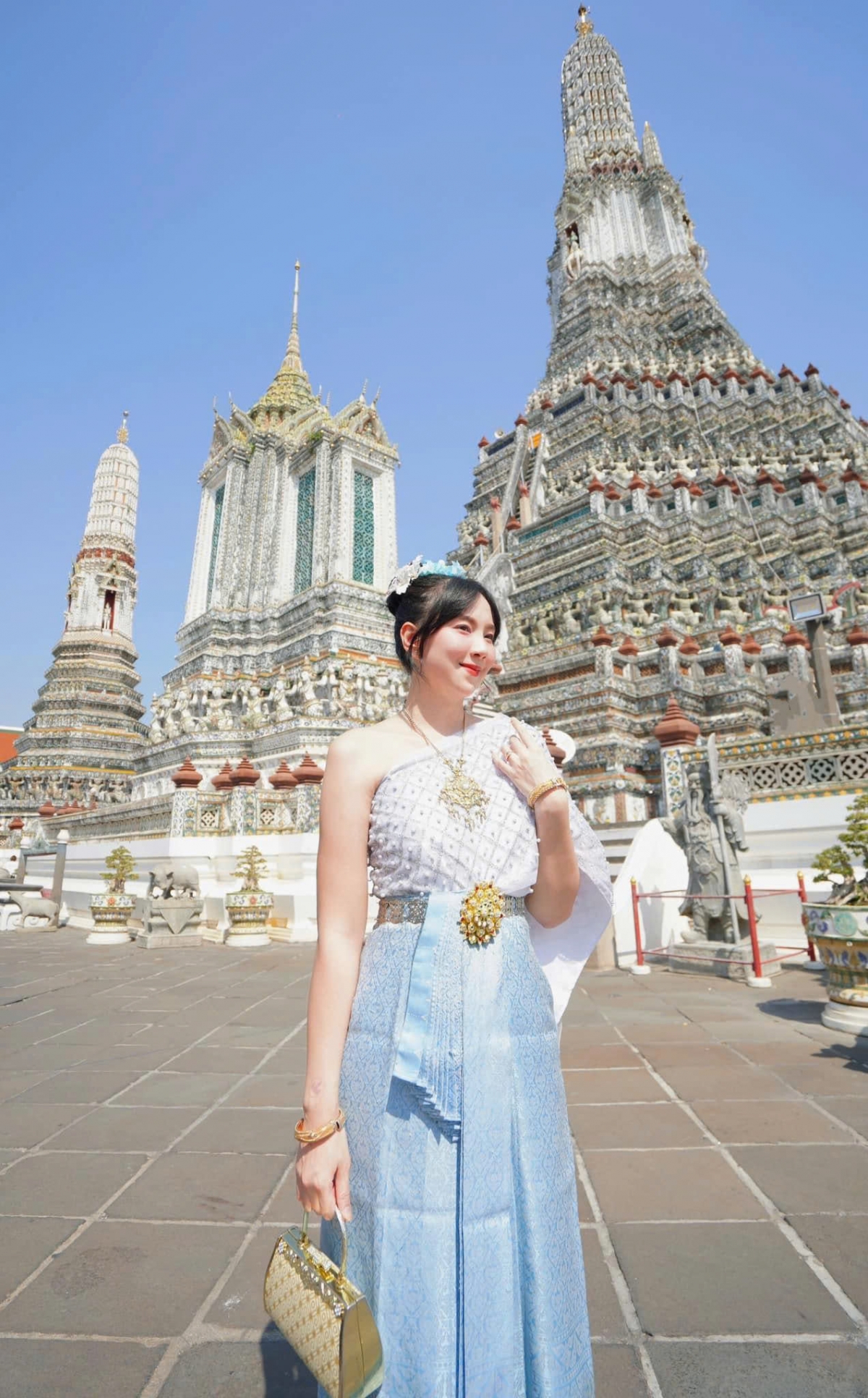 Không để mình chìm trong tổn thương, Mai Ngọc chọn cách sống tích cực: cô chăm chỉ tập thể thao, chơi golf, pickleball, duy trì chế độ ăn uống lành mạnh, đọc sách và nuôi dưỡng đời sống tinh thần. “Khi chúng ta sinh ra đã là một bông hoa… chỉ cần luôn là chính mình thì sẽ hạnh phúc”, cô từng chia sẻ, như một tuyên ngôn sống sau giông bão.