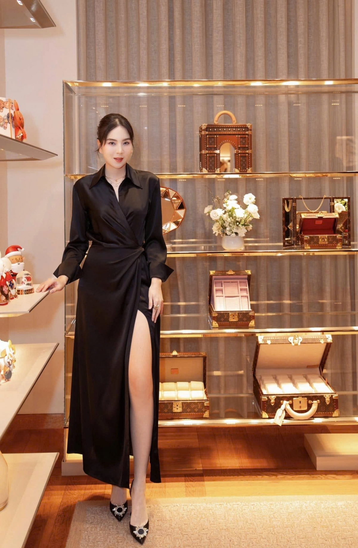 Hiện tại, MC sinh năm 1990 đang sống trong một căn hộ khang trang tại Hà Nội, cùng chồng và con trai. Trên mạng xã hội, cô thi thoảng chia sẻ những hình ảnh đời thường như một bữa cơm nhà đầm ấm, khoảnh khắc hai vợ chồng đi dạo chiều hay ánh mắt lấp lánh hạnh phúc khi nhìn con ngủ.