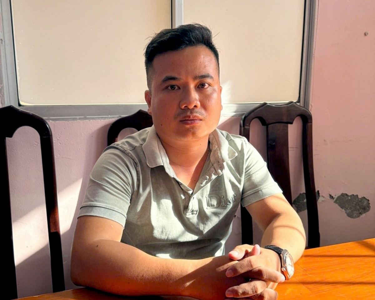 Đối tượng Trọng tại cơ quan Công an. (Ảnh: Công an Vĩnh Long)